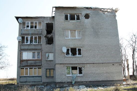 Жизнь в прифронтовом поселке Донецк-Северный в Донбассе