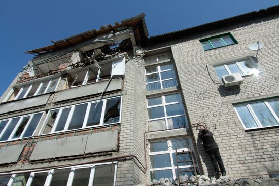 Жизнь в прифронтовом поселке Донецк-Северный в Донбассе