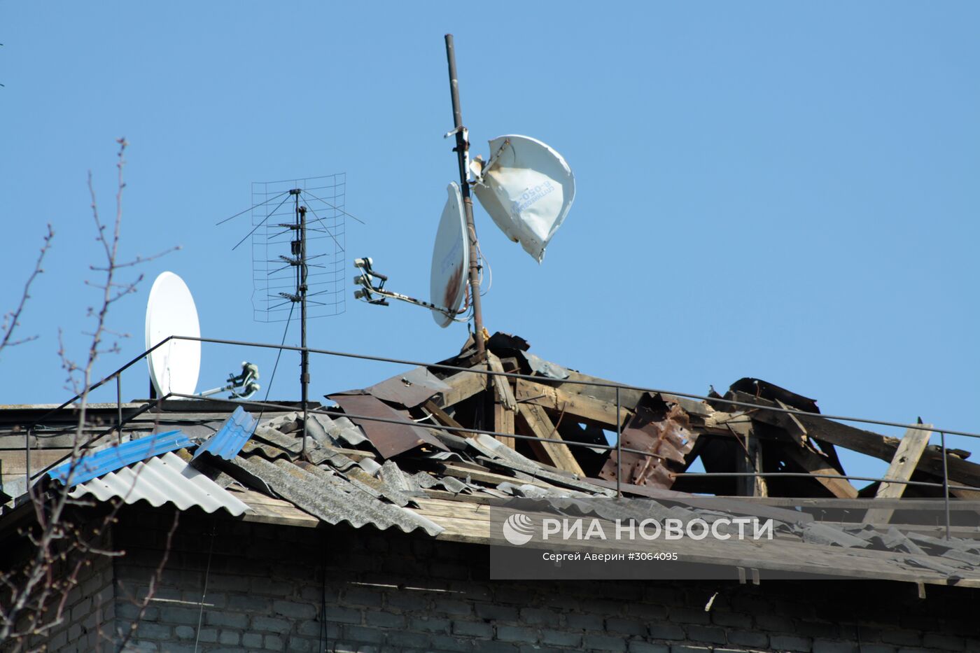 Жизнь в прифронтовом поселке Донецк-Северный в Донбассе