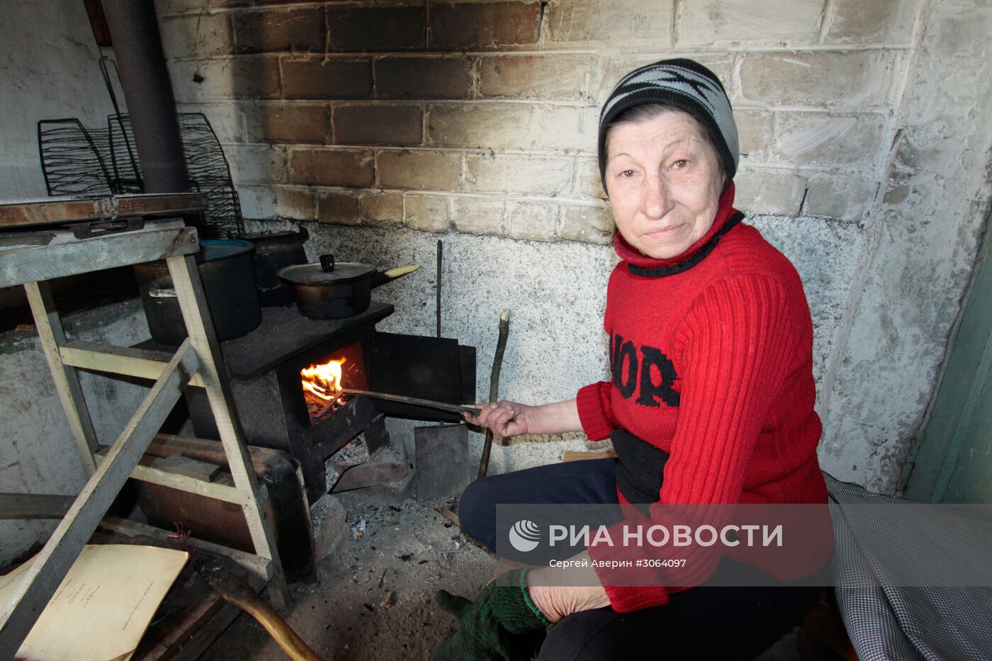 Жизнь в прифронтовом поселке Донецк-Северный в Донбассе
