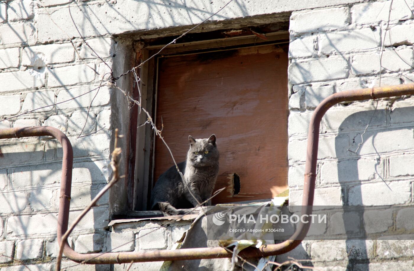 Жизнь в прифронтовом поселке Донецк-Северный в Донбассе