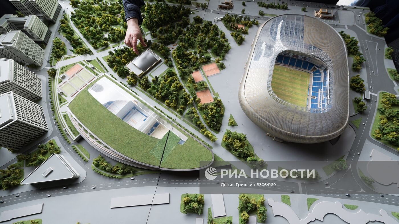 Мэр Москвы С. Собянин осмотрел стадион "ВТБ Арена Парк" и строительство станции "Петровский парк"