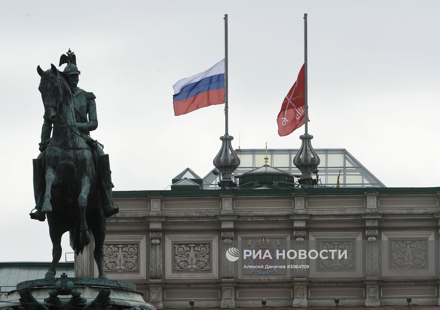 В Санкт-Петербурге объявлен трехдневный траур