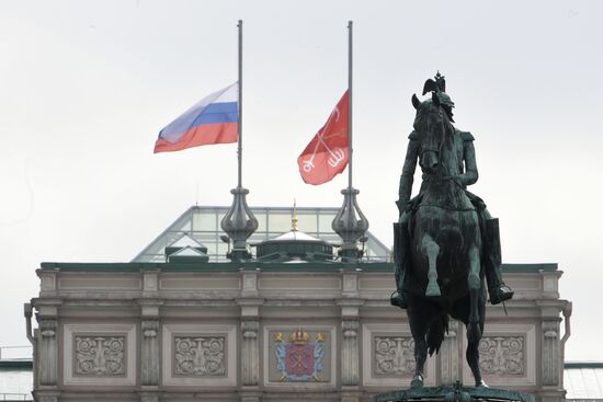 В Санкт-Петербурге объявлен трехдневный траур