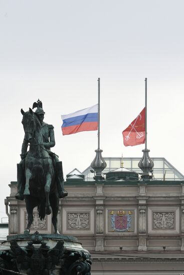 В Санкт-Петербурге объявлен трехдневный траур