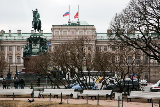 В Санкт-Петербурге объявлен трехдневный траур