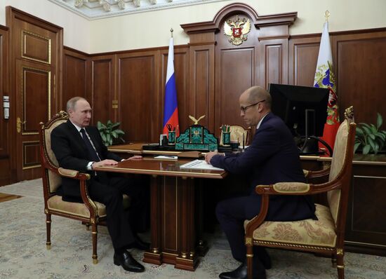 Рабочая встреча президента РФ В. Путина с секретарем Общественной палаты РФ А. Бречаловым