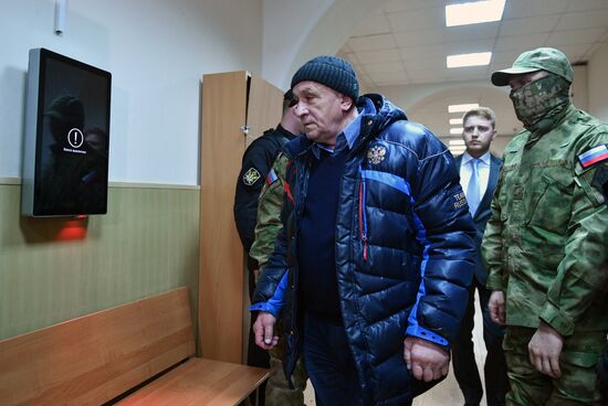 Рассмотрение ходатайства следствия об аресте экс-главы Удмуртии А. Соловьева в Басманном суде