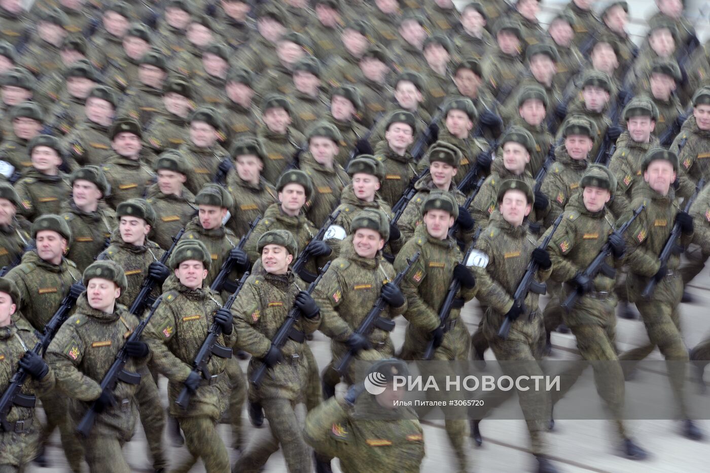 Совместная тренировка пеших парадных расчетов войск Московского гарнизона к военному параду