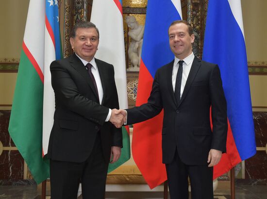 Премьер-министр РФ Д. Медведев встретился с президентом Узбекистана Ш. Мирзиеевым