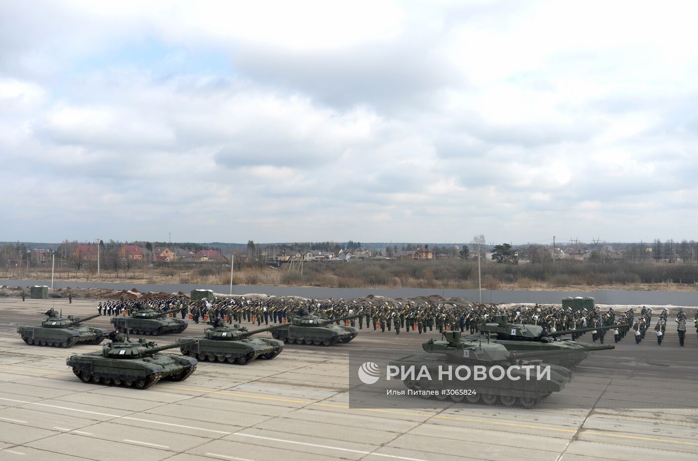 Совместная тренировка пеших парадных расчетов войск Московского гарнизона к военному параду