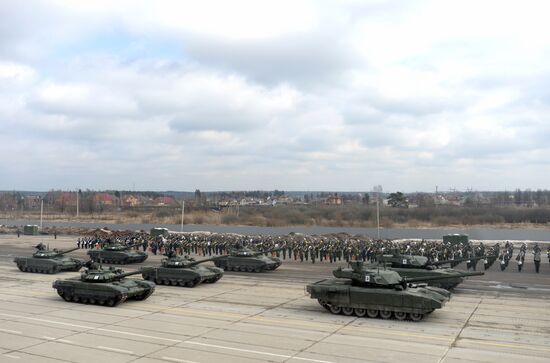 Совместная тренировка пеших парадных расчетов войск Московского гарнизона к военному параду