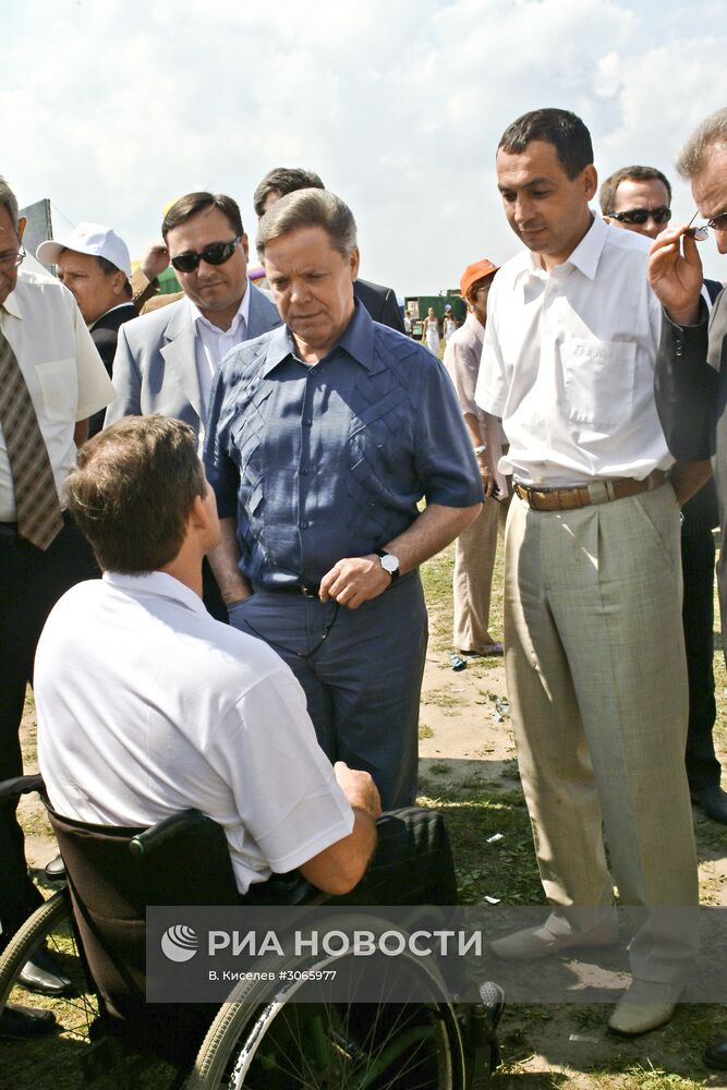 Посещение Б. Громовым спортивно-развлекательного комплекса "Дракино"