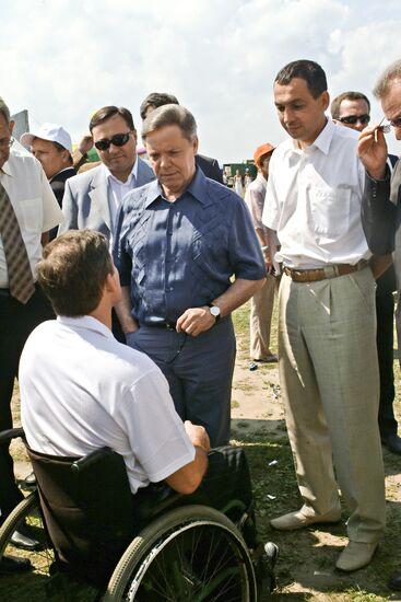 Посещение Б. Громовым спортивно-развлекательного комплекса "Дракино"