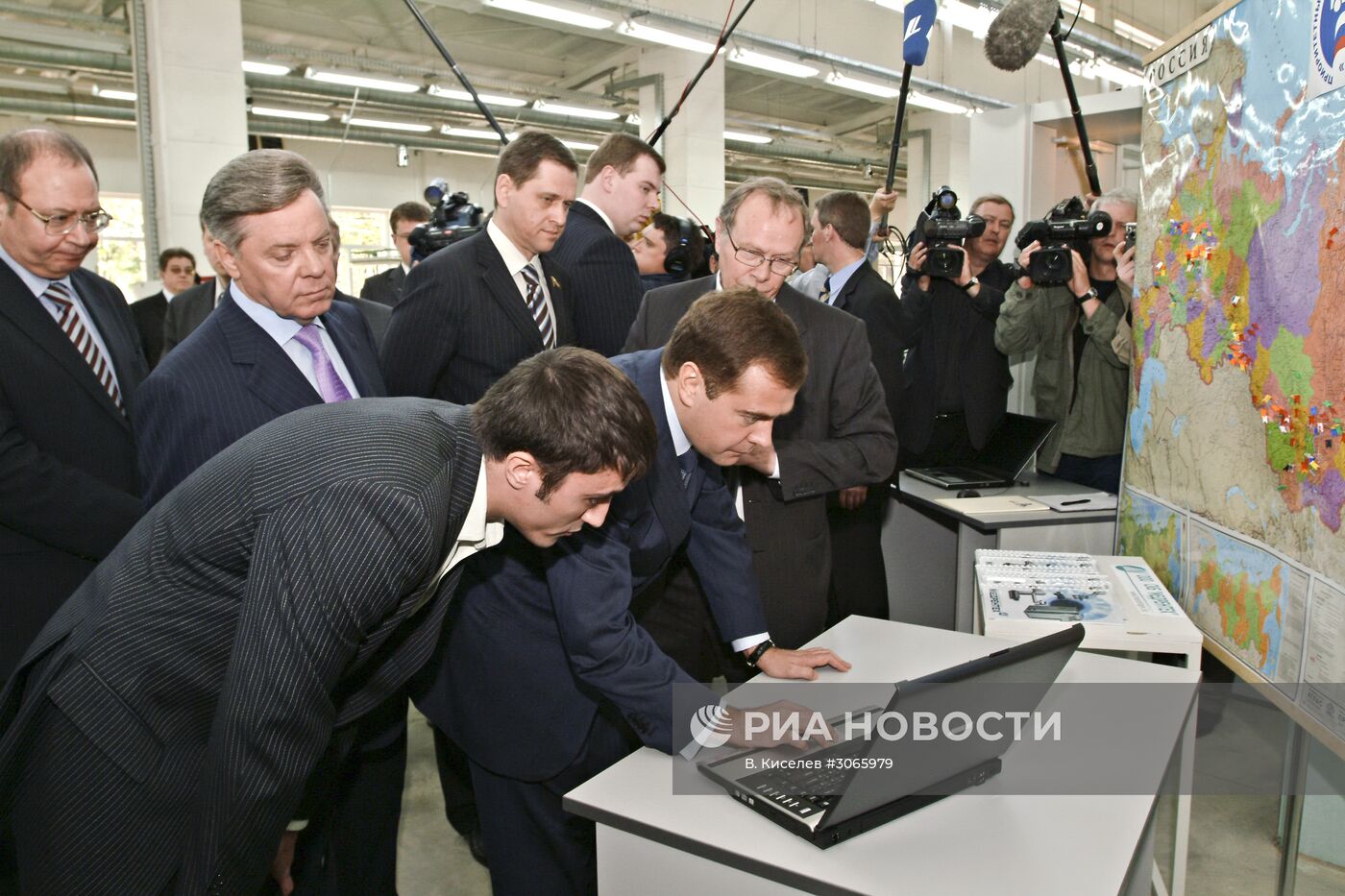 Посещение Д.Медведевым, Б. Громовым СКБ"МЕДРЕНТЕХ"