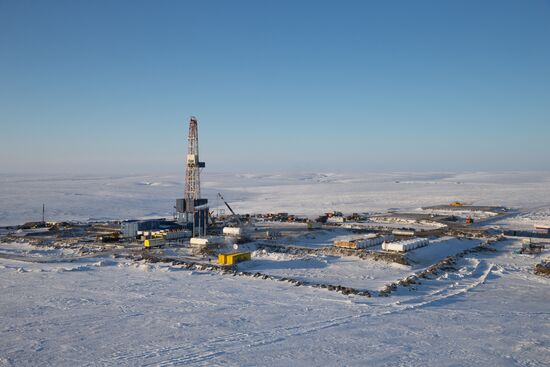 Нефтяная компания "Роснефть" приступила к бурению скважины "Центрально-Ольгинская-1"