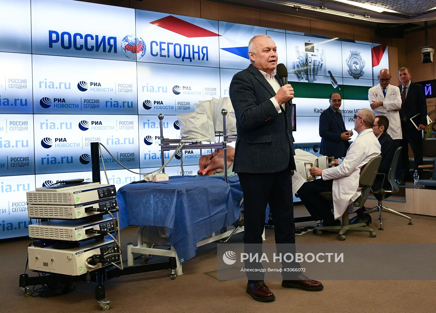 Презентация российского ассистирующего роботохирургического комплекса в МИА "Россия сегодня"