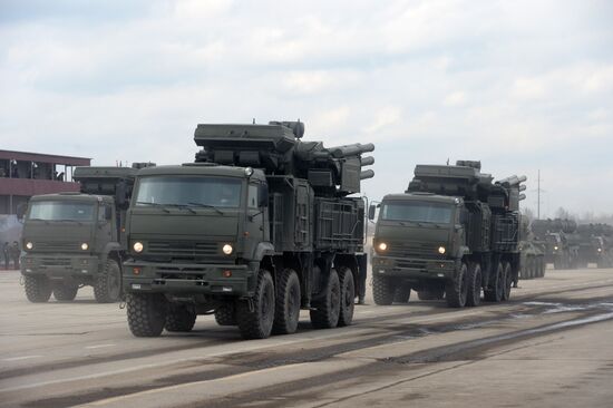 Совместная тренировка пеших парадных расчетов войск Московского гарнизона к военному параду