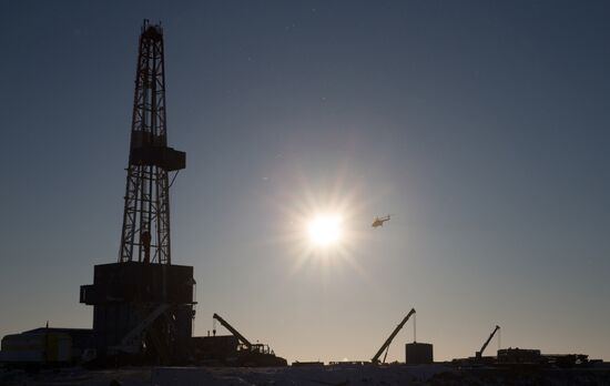 Нефтяная компания "Роснефть" приступила к бурению скважины "Центрально-Ольгинская-1"