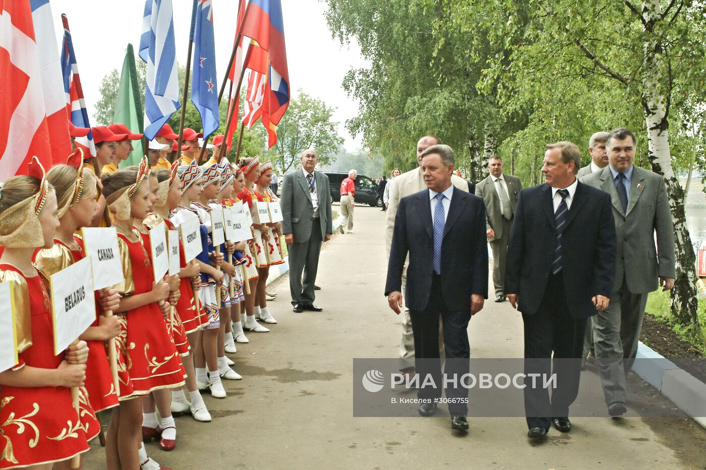 Б.Громов, В.Прох на открытии вокзала в Дубне