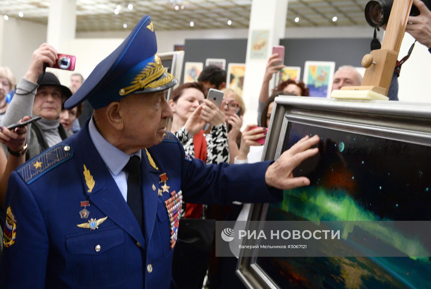 Передача картин А. А. Леонова Третьяковской галерее