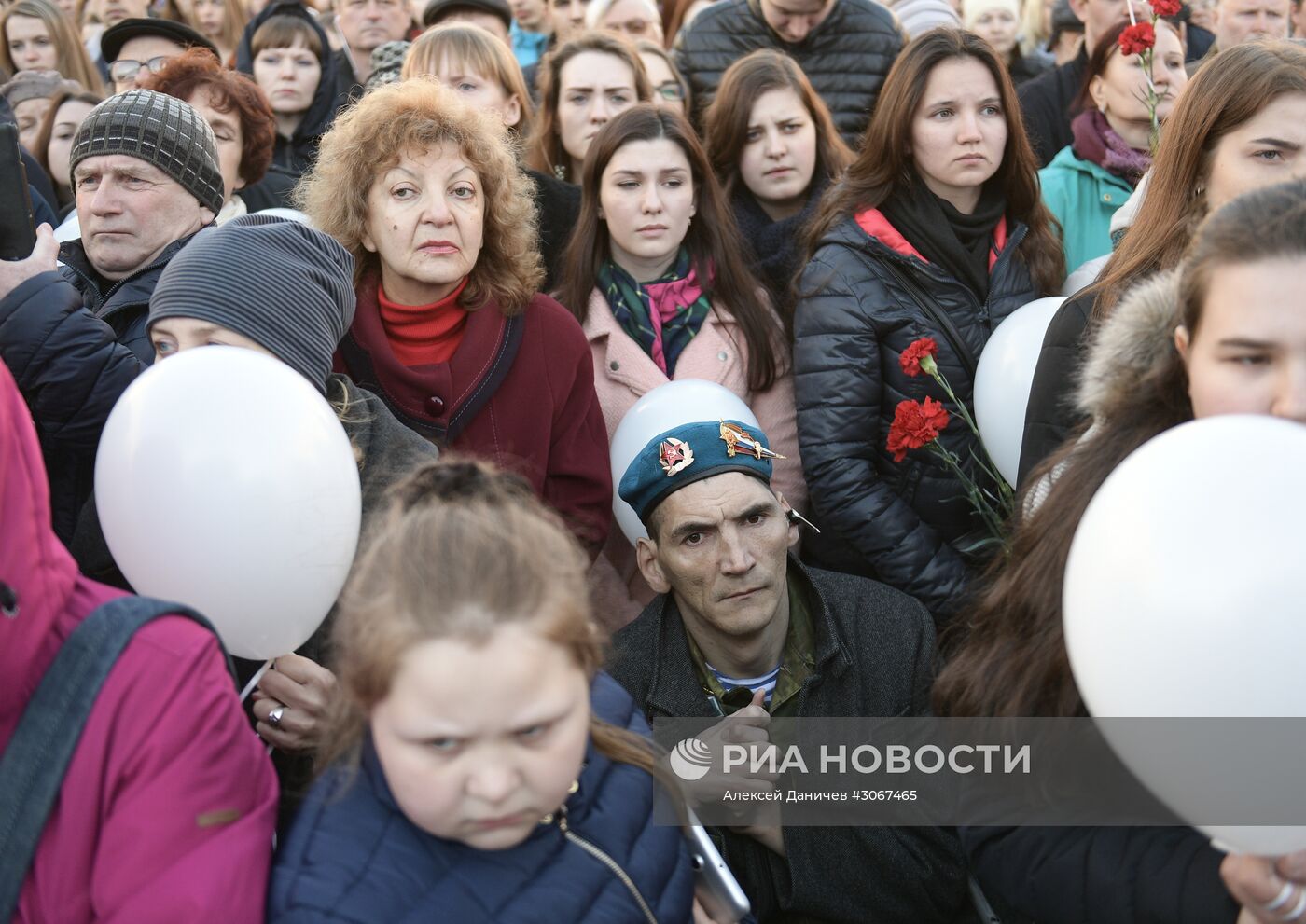 Акция памяти погибших при взрыве в метро в Санкт-Петербурге