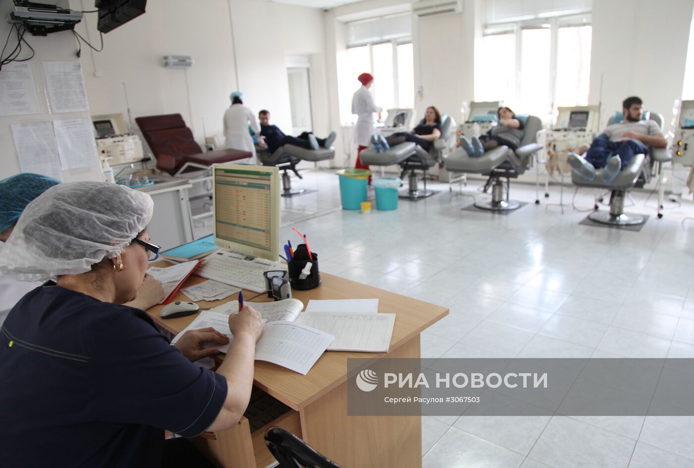 Донорская акция по сдаче крови студентами исламских вузов для пострадавших в Санкт-Петербурге