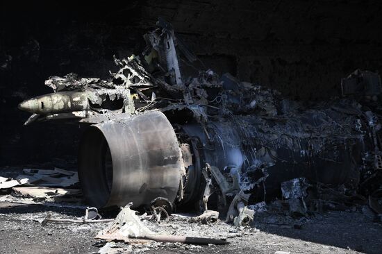 Последствия ракетного удара США по авиабазе "Шайрат" в Сирии