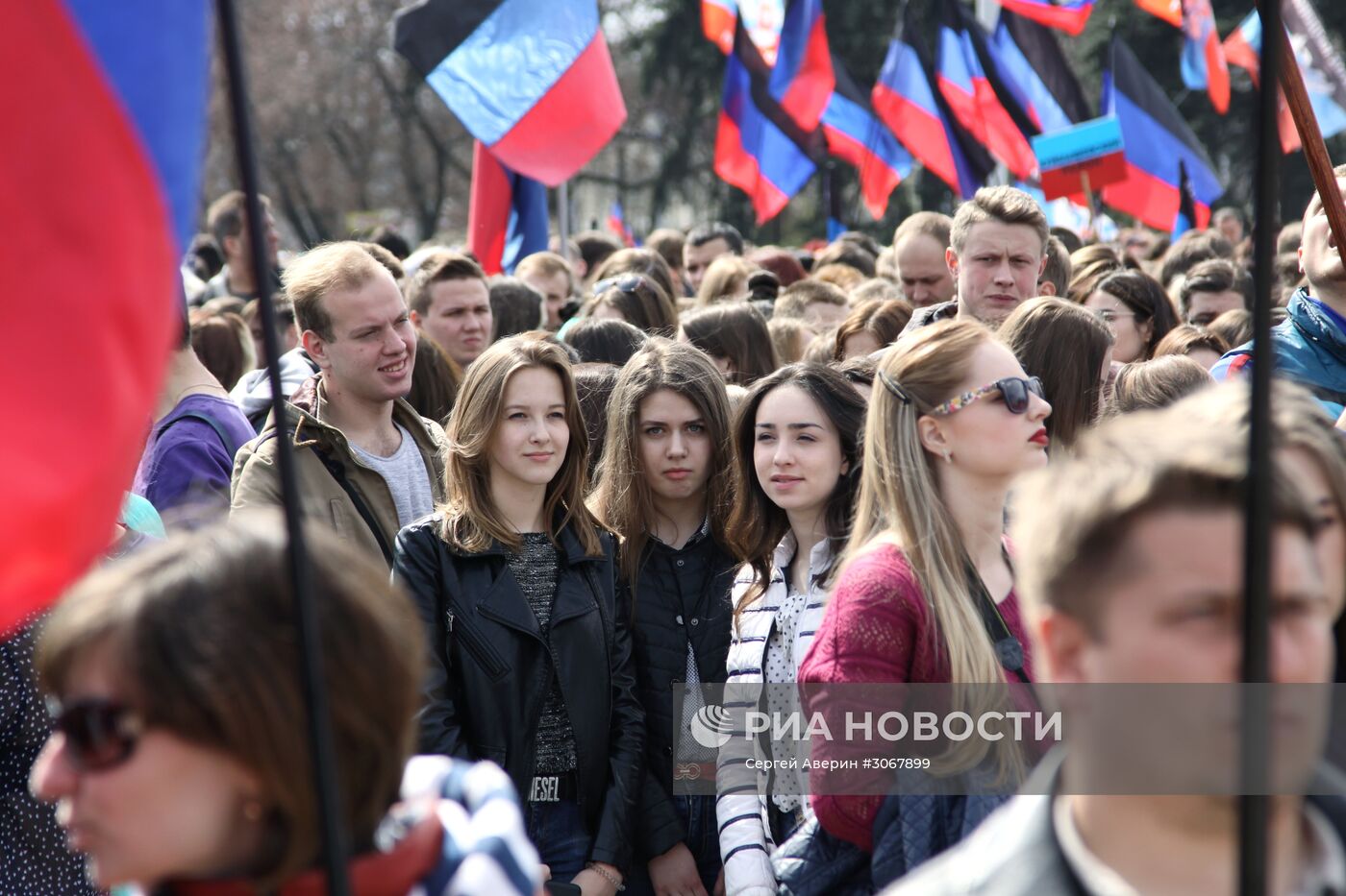 Митинг в честь годовщины провозглашения ДНР в Донецке