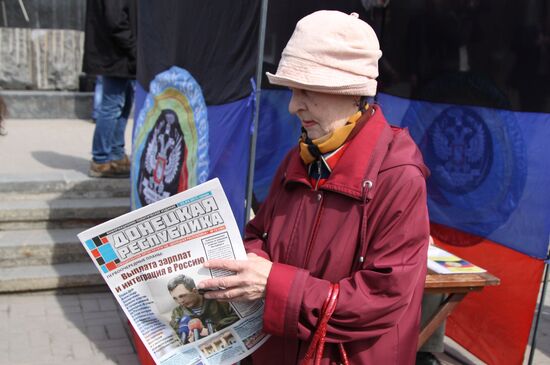 Митинг в честь годовщины провозглашения ДНР в Донецке