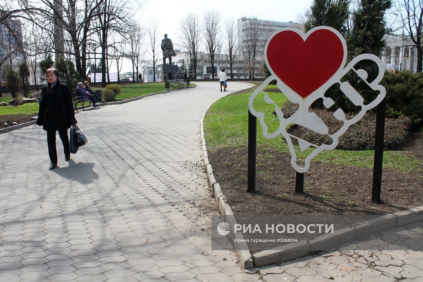 Митинг в честь годовщины провозглашения ДНР в Донецке