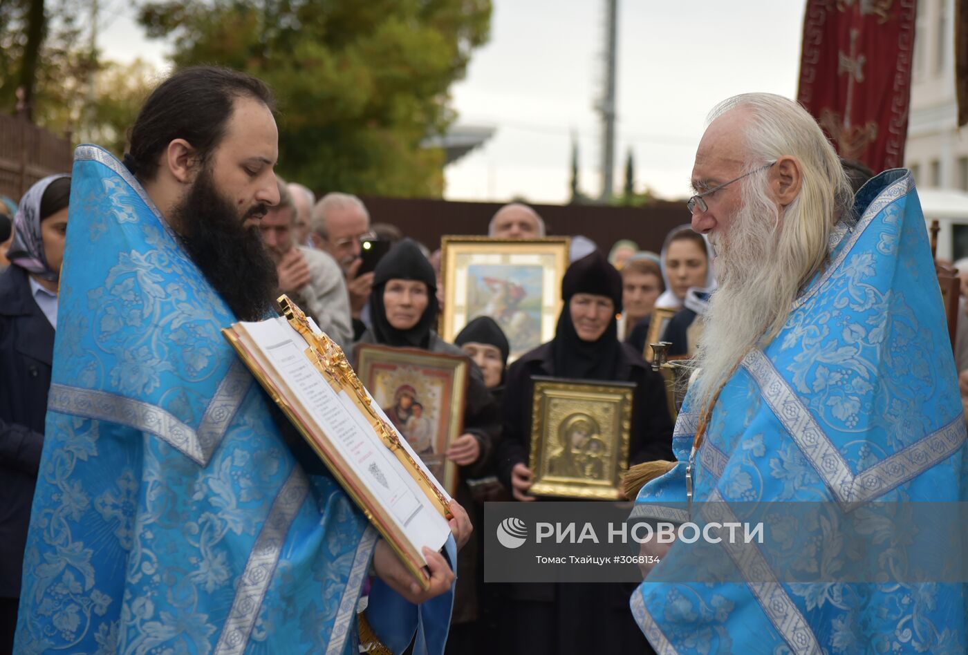 Богослужение в праздник Благовещения в кафедральном соборе в Сухуме