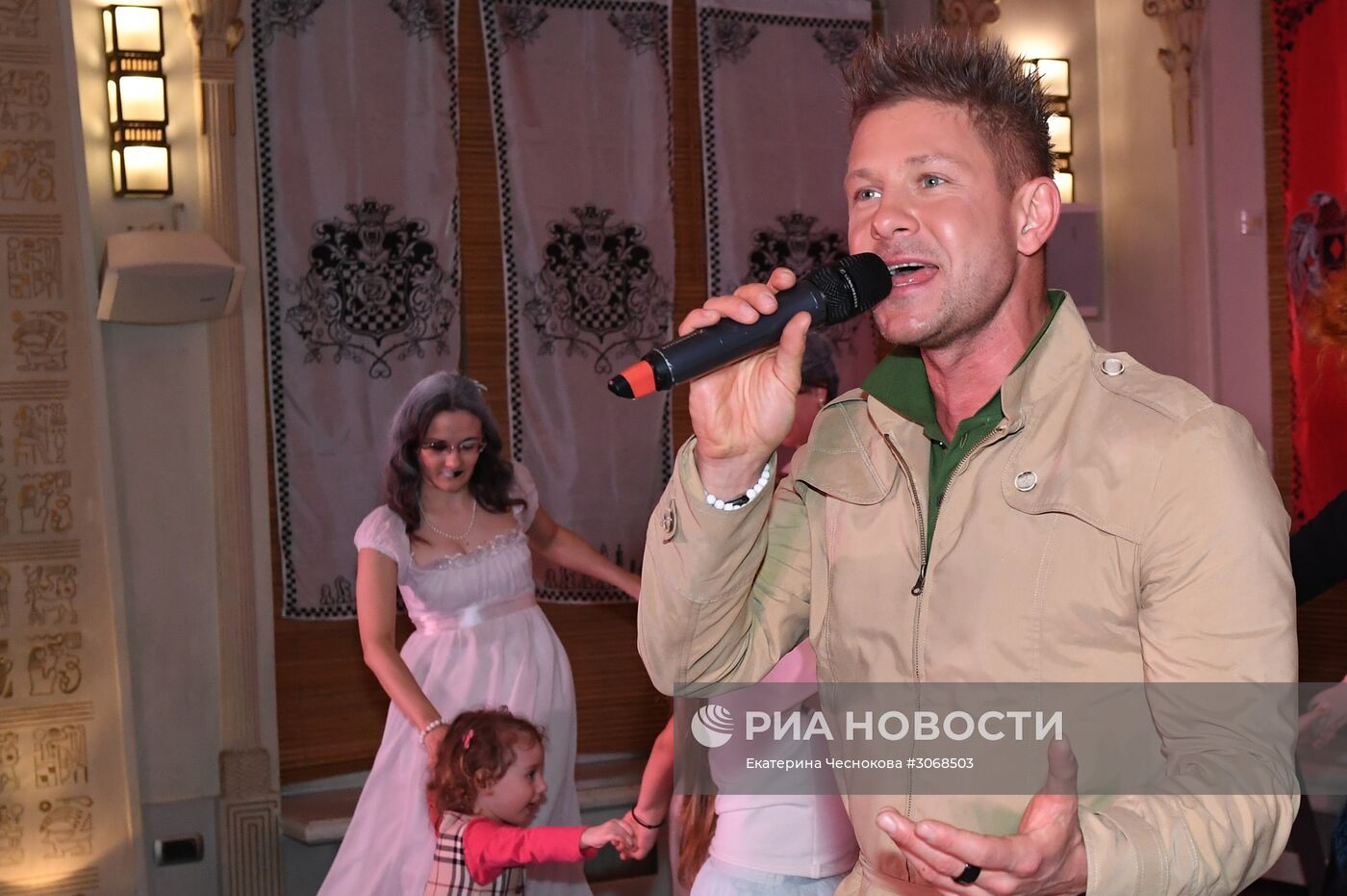 Ежегодный благотворительный детский бал цветов от фонда "Быть Вместе"