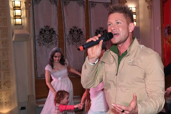 Ежегодный благотворительный детский бал цветов от фонда "Быть Вместе"