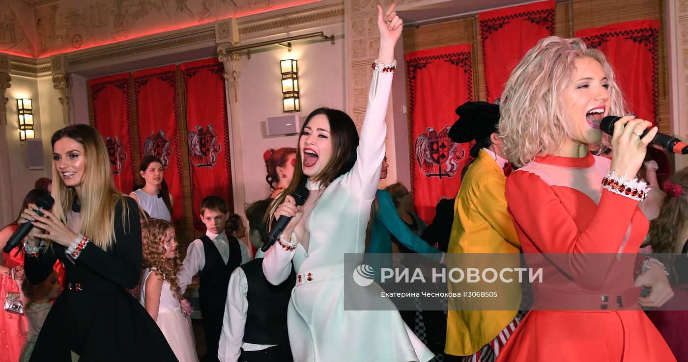 Ежегодный благотворительный детский бал цветов от фонда "Быть Вместе"