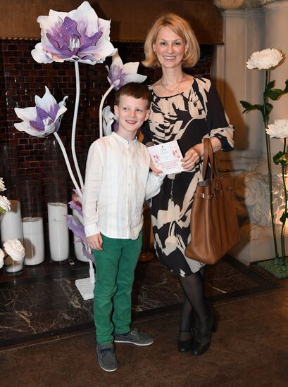 Ежегодный благотворительный детский бал цветов от фонда "Быть Вместе"