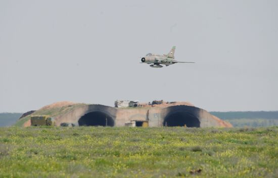 Сирийские ВВС возобновили вылеты с аэродрома "Шайрат"