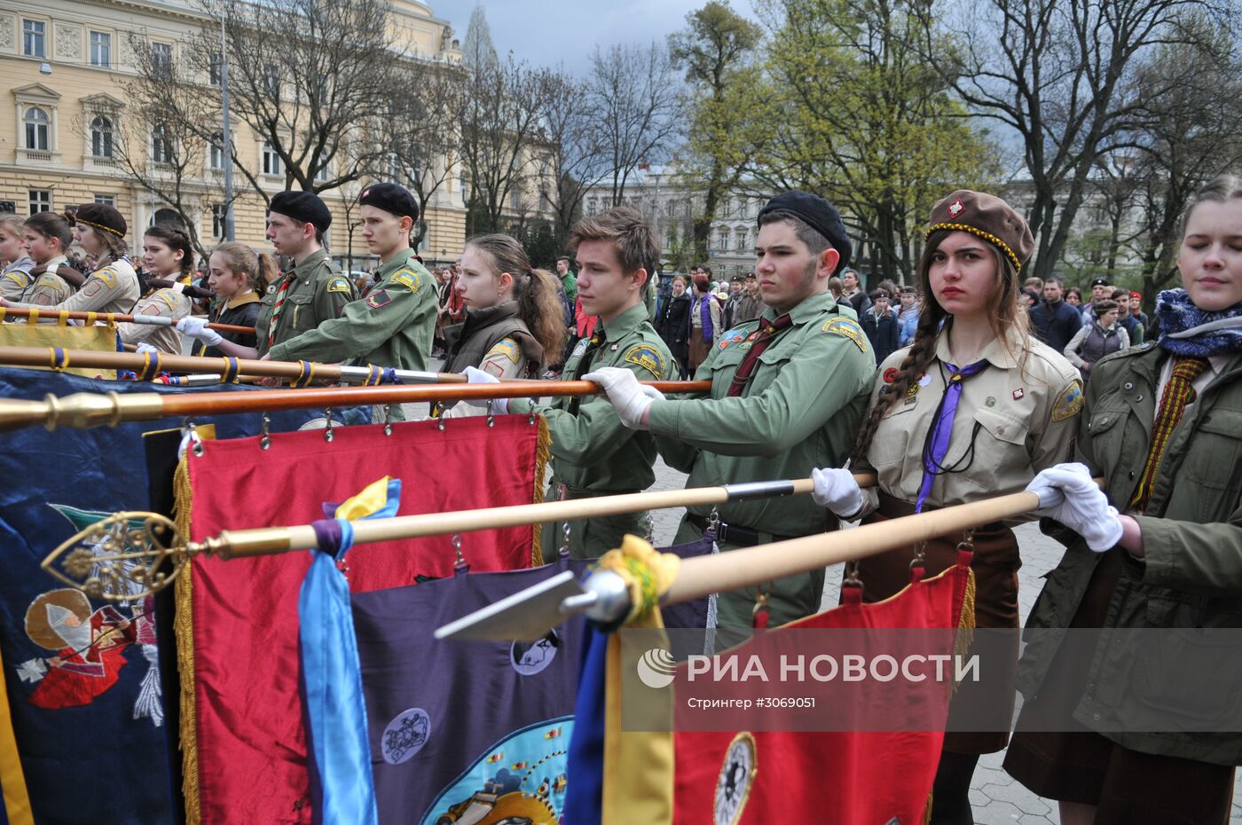 Во Львове прошел марш украинских скаутов
