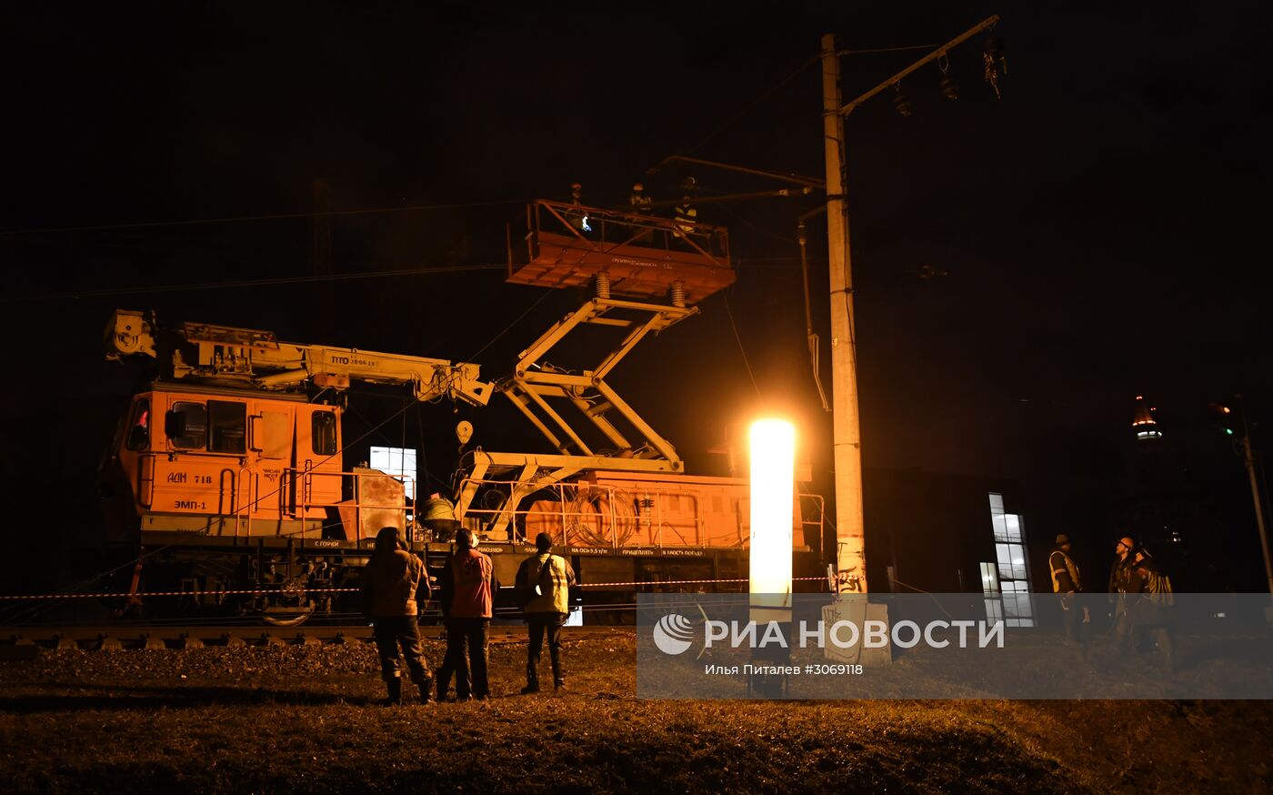 Столкновение пассажирского поезда и электрички на западе Москвы