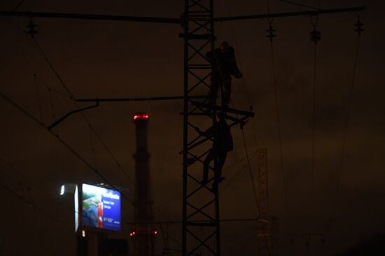 Столкновение пассажирского поезда и электрички на западе Москвы