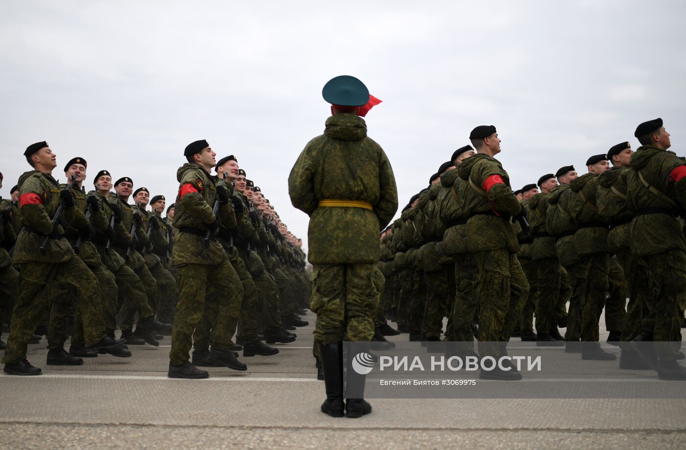 Совместные тренировки сводного парадного расчета, механизированной колонны и авиации Парада Победы