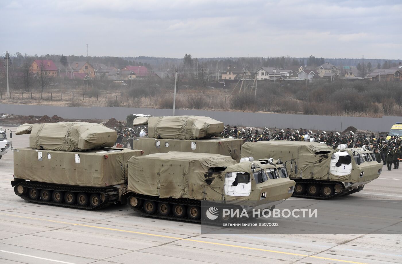 Совместные тренировки сводного парадного расчета, механизированной колонны и авиации Парада Победы