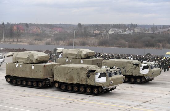 Совместные тренировки сводного парадного расчета, механизированной колонны и авиации Парада Победы