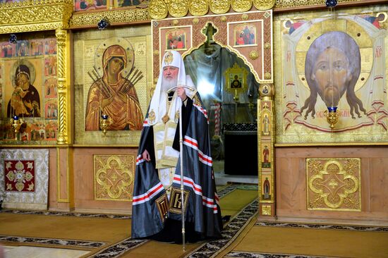 Молебен на начало чина мироварения в Малом соборе Донского монастыря