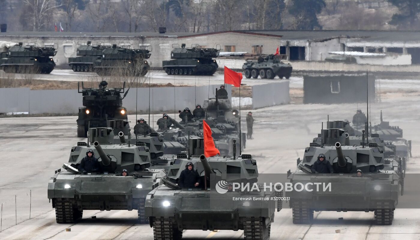 Совместные тренировки сводного парадного расчета, механизированной колонны и авиации Парада Победы