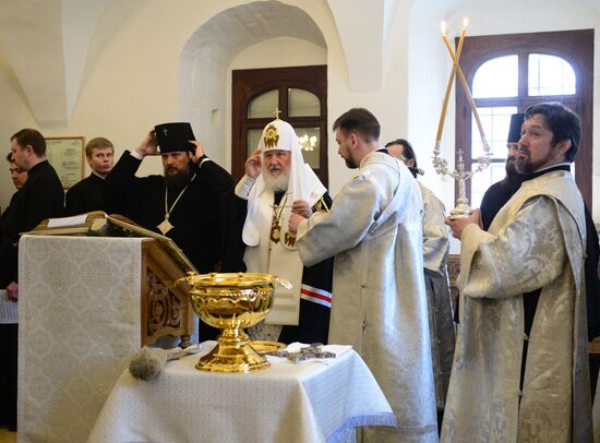 Молебен на начало чина мироварения в Малом соборе Донского монастыря