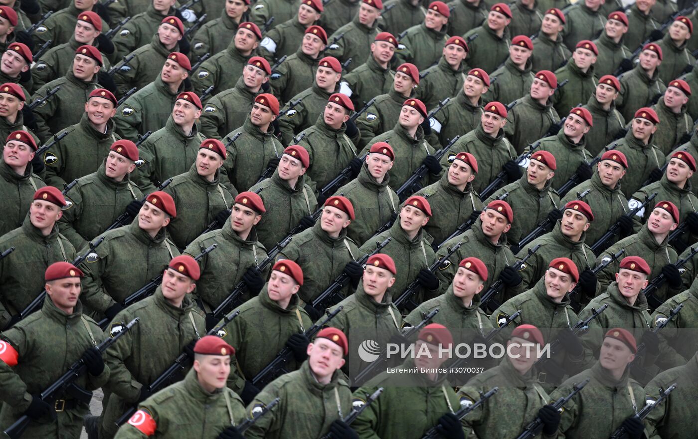 Совместные тренировки сводного парадного расчета, механизированной колонны и авиации Парада Победы