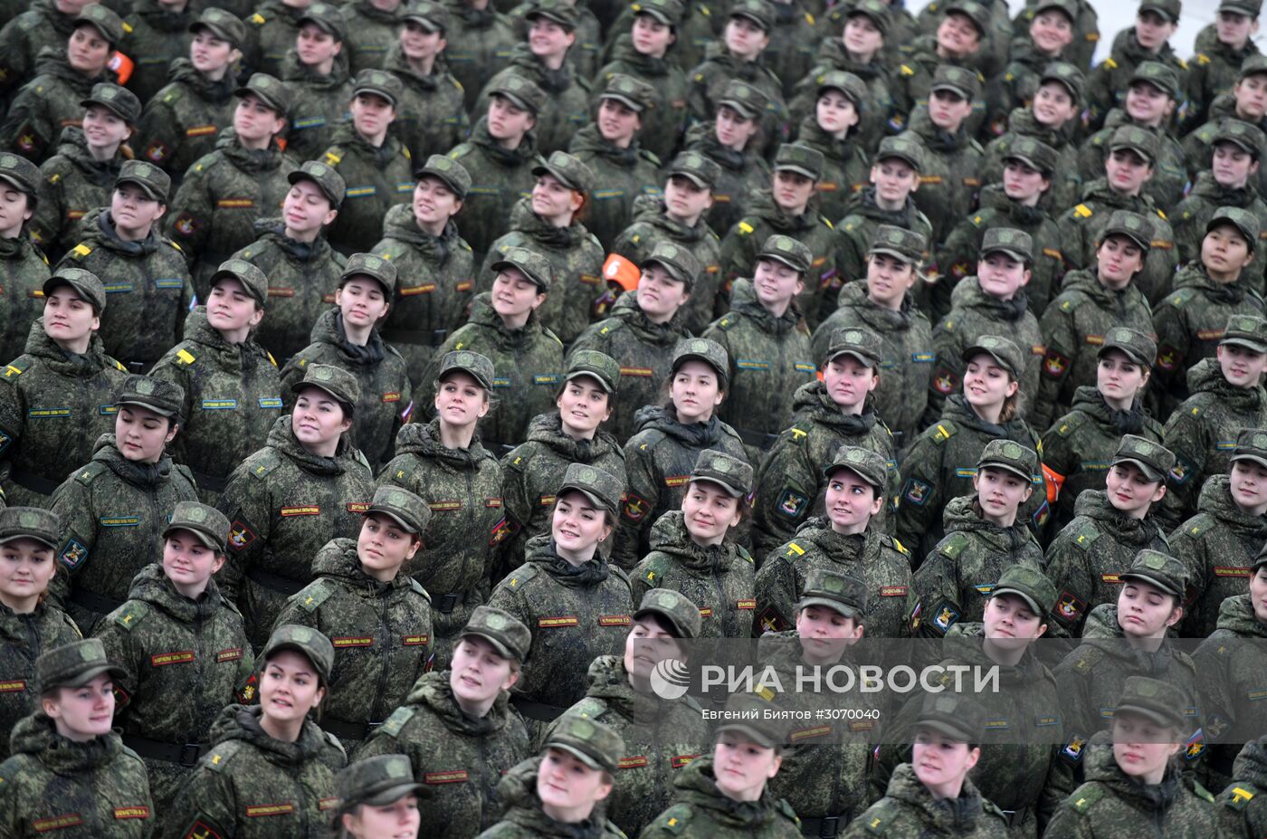 Совместные тренировки сводного парадного расчета, механизированной колонны и авиации Парада Победы