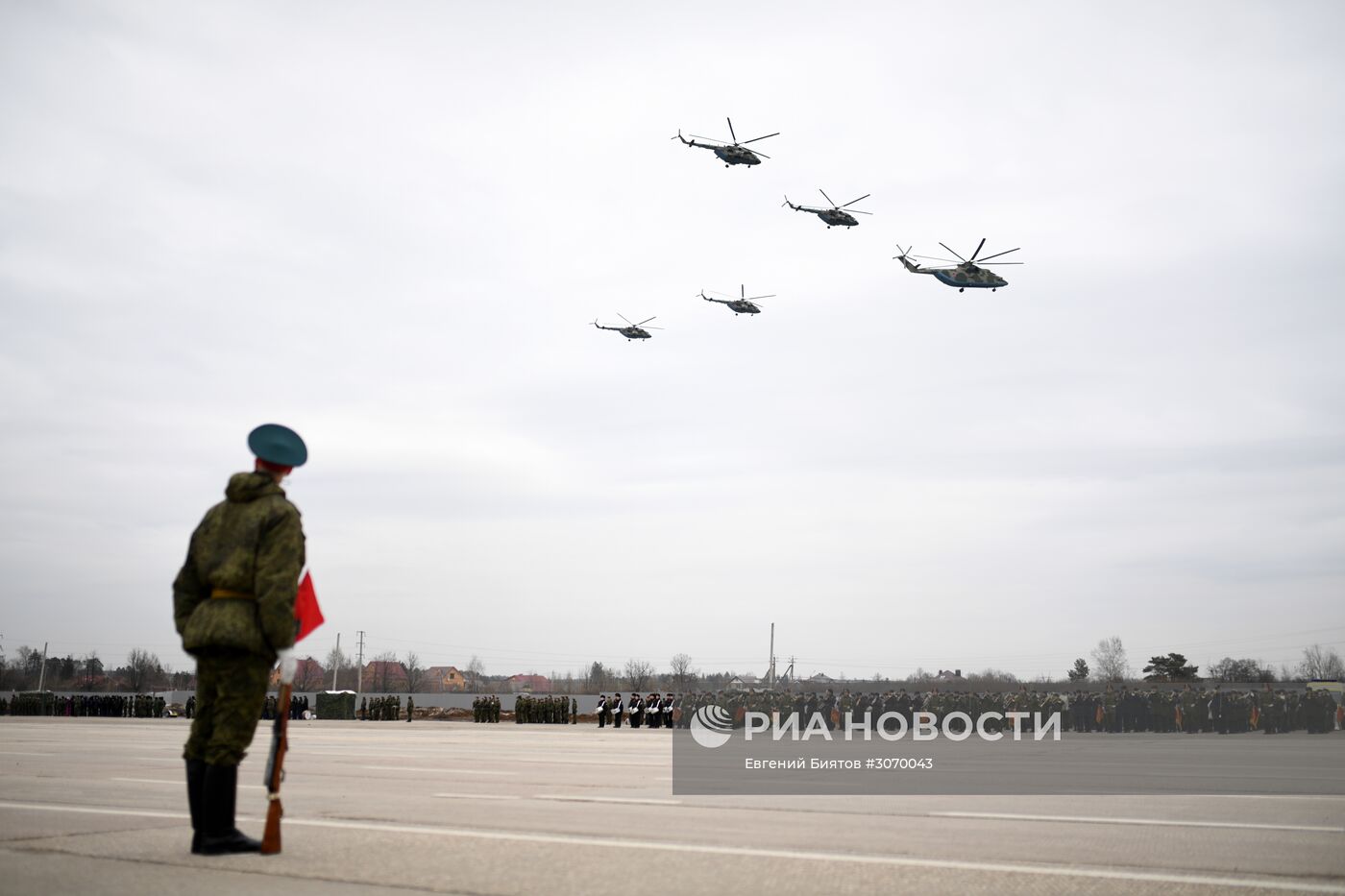 Совместные тренировки сводного парадного расчета, механизированной колонны и авиации Парада Победы