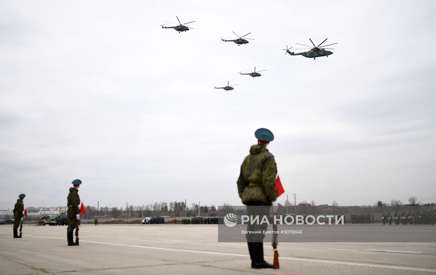 Совместные тренировки сводного парадного расчета, механизированной колонны и авиации Парада Победы